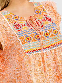 PLUS SIZE SHORT SLEEVE V-NECK MULTI PRINT EMBROIDERY BLOUSE