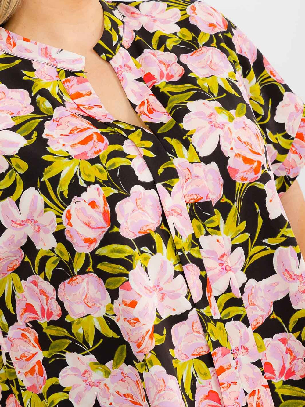 PLUS SIZE SHORT SLEEVE V-NECK FLORAL PRINT BLOUSE