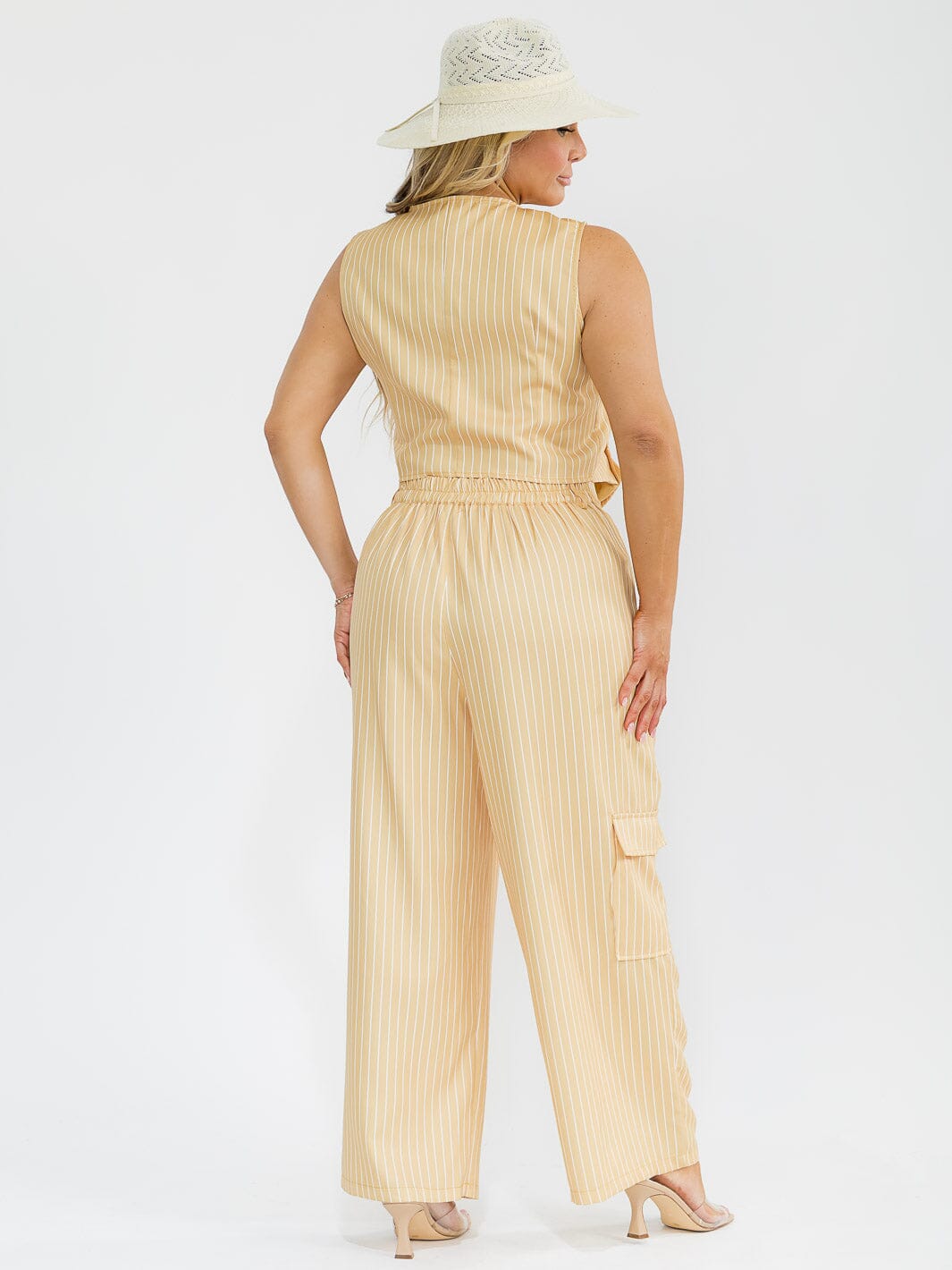 PLUS SIZE SLEEVELESS BLOUSE & BUTTON CLOSURE PANTS STRIPES DETAILED 2PC. SET