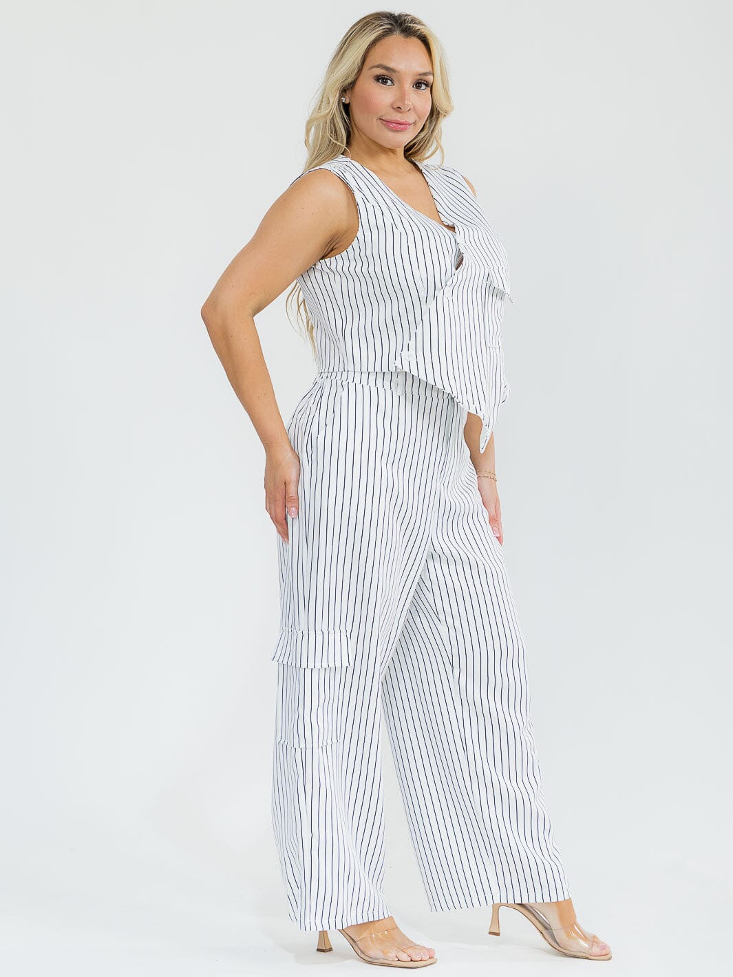 PLUS SIZE SLEEVELESS BLOUSE & BUTTON CLOSURE PANTS STRIPES DETAILED 2PC. SET