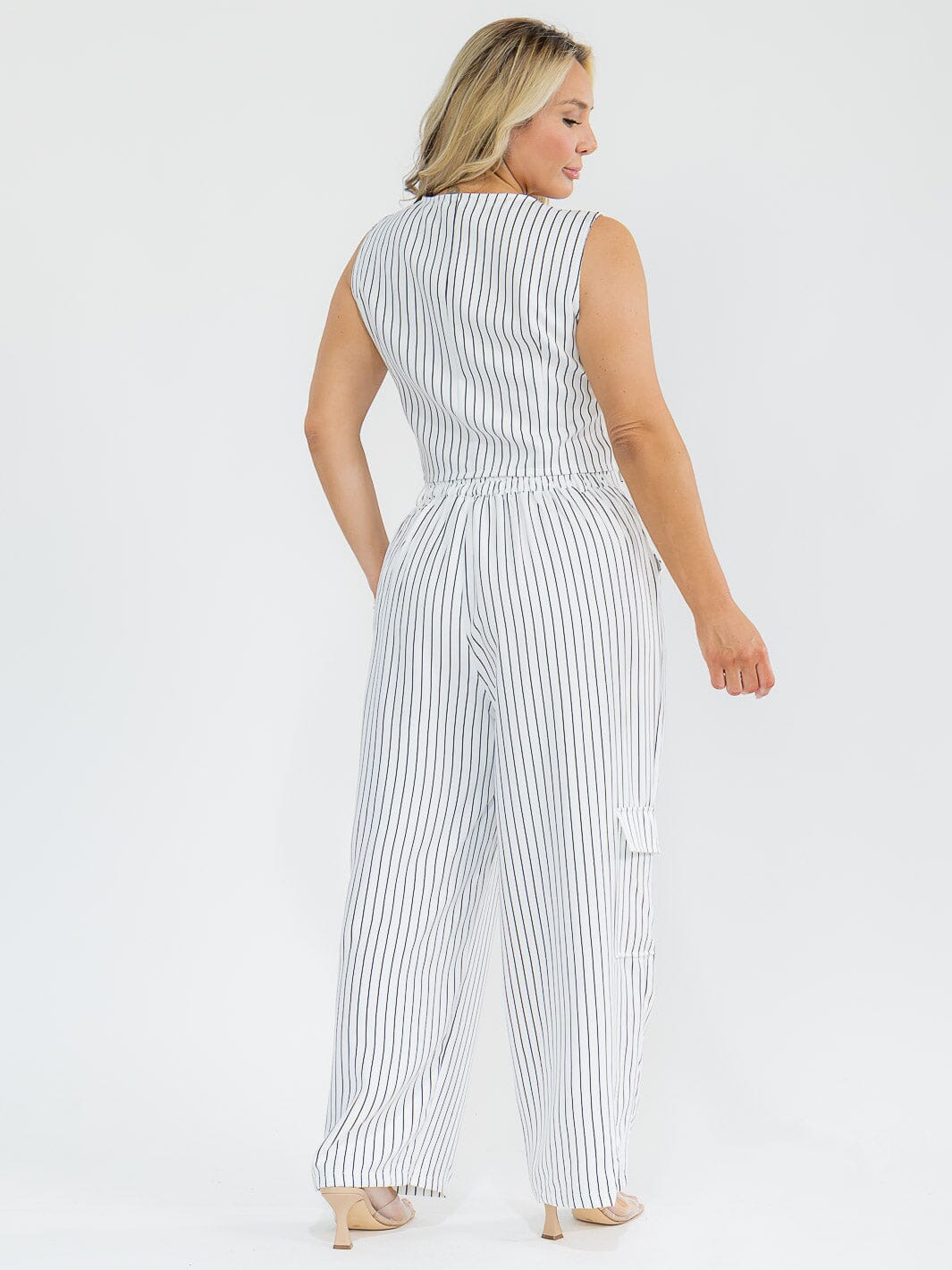 PLUS SIZE SLEEVELESS BLOUSE & BUTTON CLOSURE PANTS STRIPES DETAILED 2PC. SET