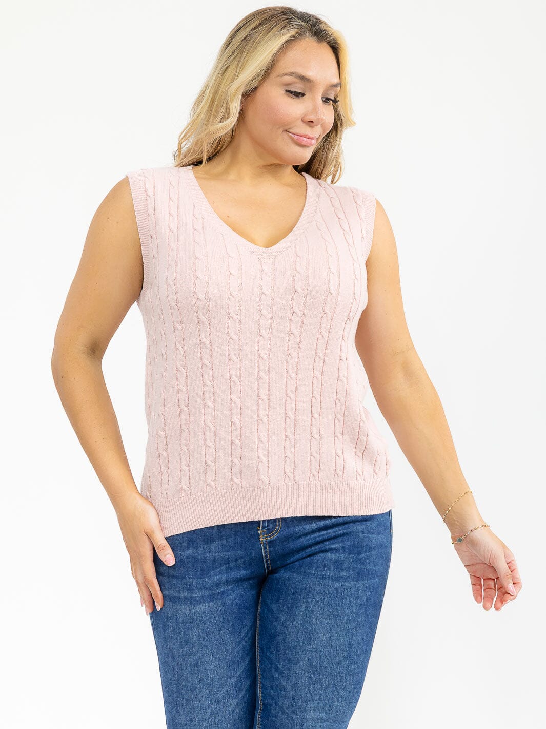 PLUS SIZE SLEEVELESS V-NECK CABLE KNIT TOP