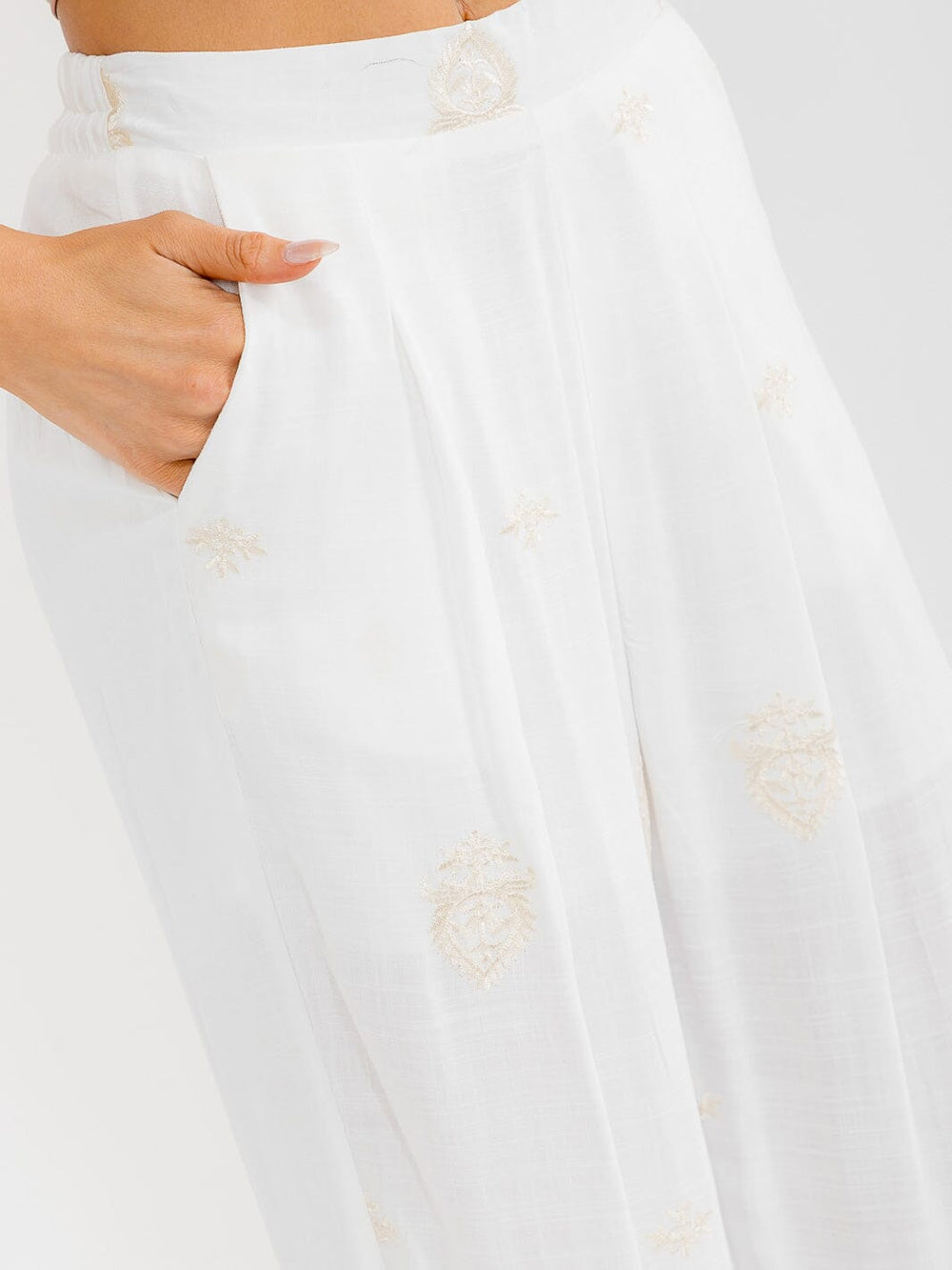 WOMEN'S ELASTIC WAIST FRONT POCKETS STRAIGHT LEG EMBROIDERY PANTS