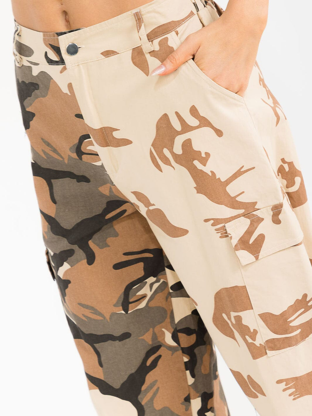WOMEN'S BUTTON CLOSURE CARGO POCKETS CAMO PRINT JOGGER DENIM PANTS