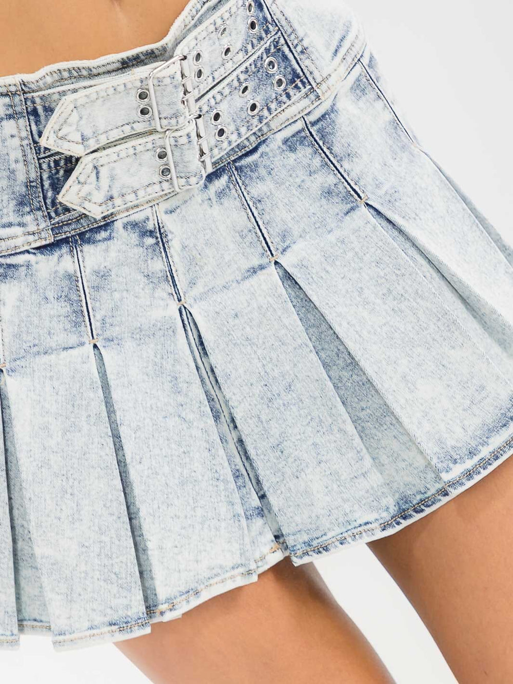 WOMEN'S ZIP UP FRONT BELT FLARE DENIM WASHED MINI SKIRT