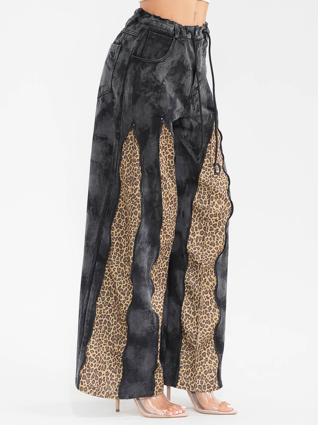 WOMEN'S BUTTON CLOSURE POCKETS WIDE LEG ANIMAL PRINT DENIM PANTS