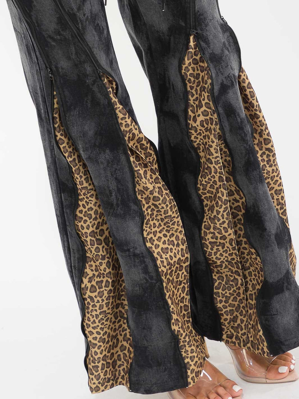 WOMEN'S BUTTON CLOSURE POCKETS WIDE LEG ANIMAL PRINT DENIM PANTS