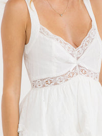 WOMEN'S SLEEVELESS V-NECK TIERED LACE MINI DRESS