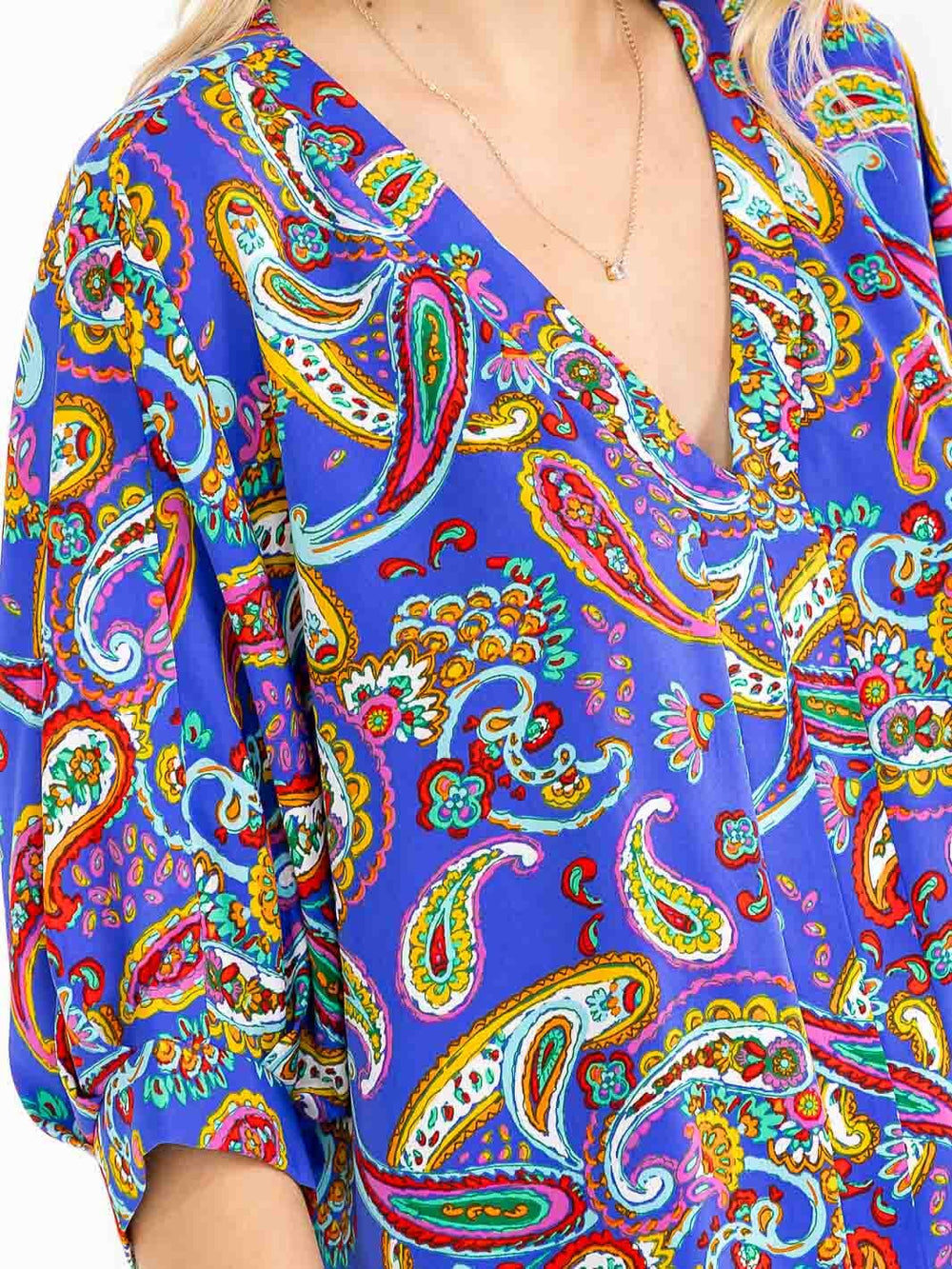 WOMEN'S SHORT SLEEVE V-NECK MULTI PRINT BLOUSE