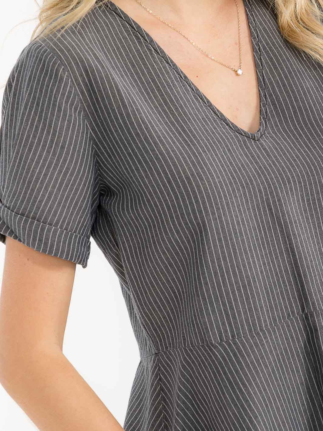 WOMEN'S SHORT SLEEVE V-NECK STRIPES CHAMBRAY PEPLUM BLOUSE