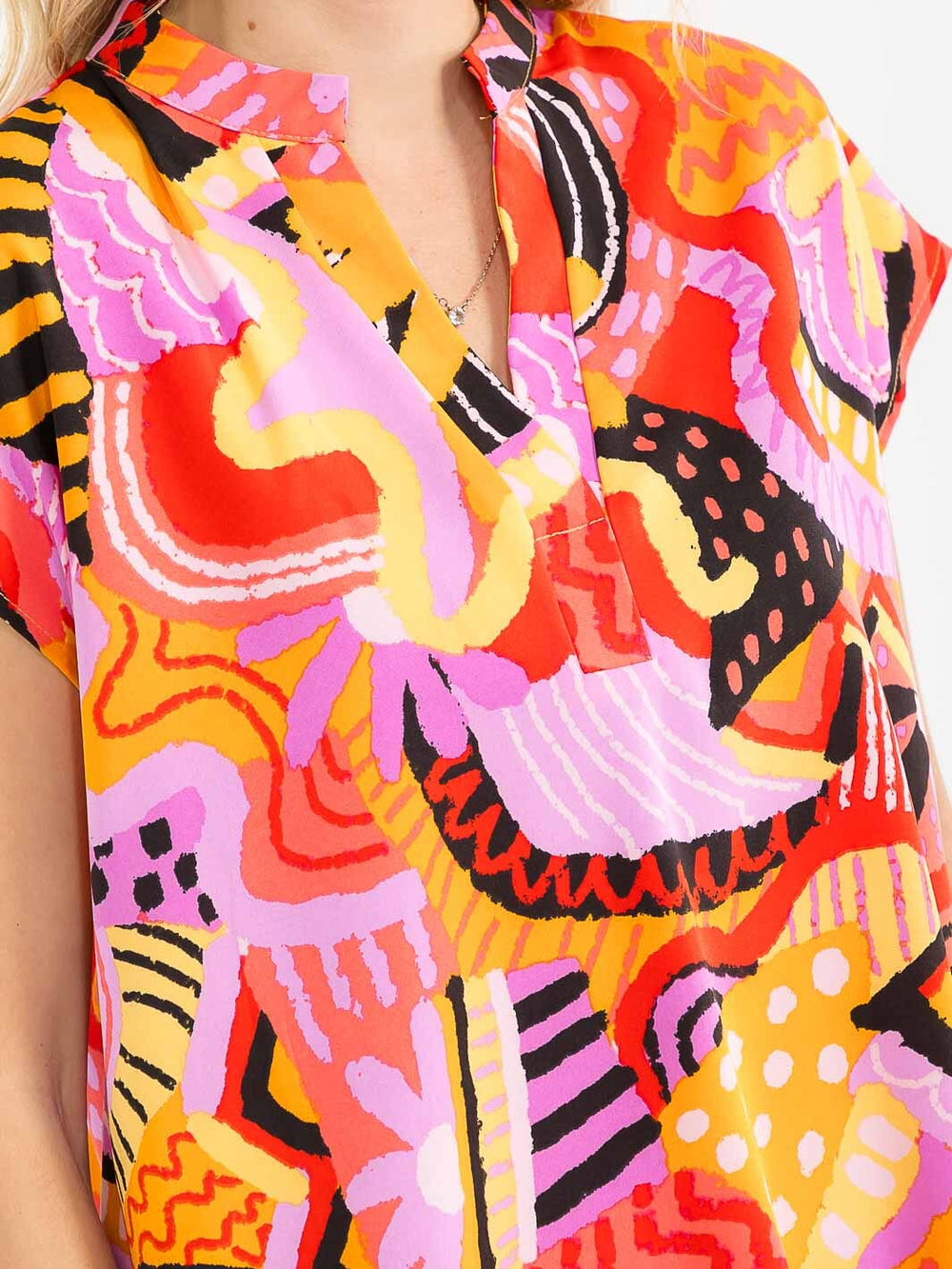 WOMEN'S SHORT SLEEVE V-NECK MULTI PRINT BLOUSE