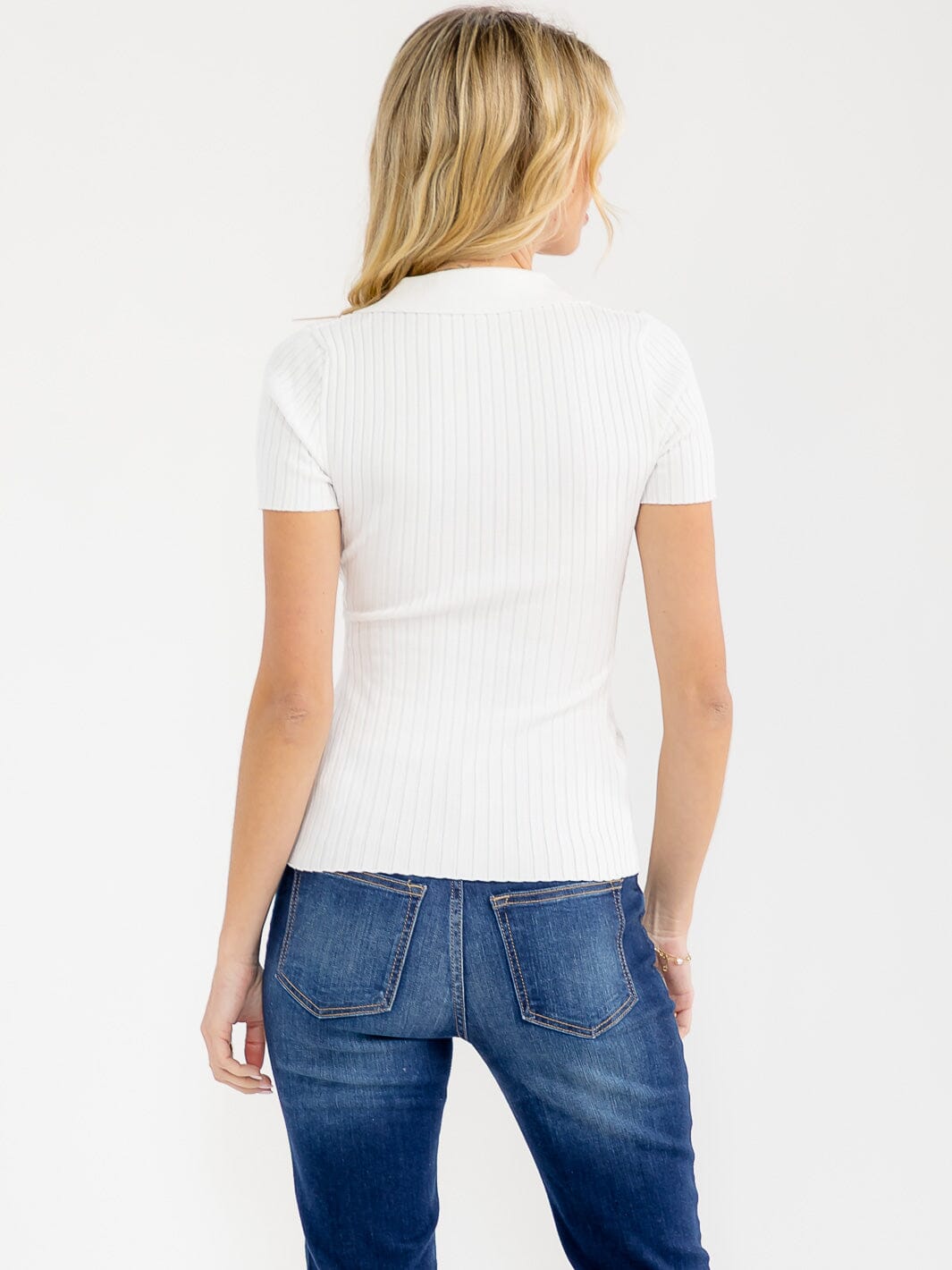 WOMEN'S SHORT SLEEVE V-NECK BUTTON CLOSURE RIBBED BLOUSE
