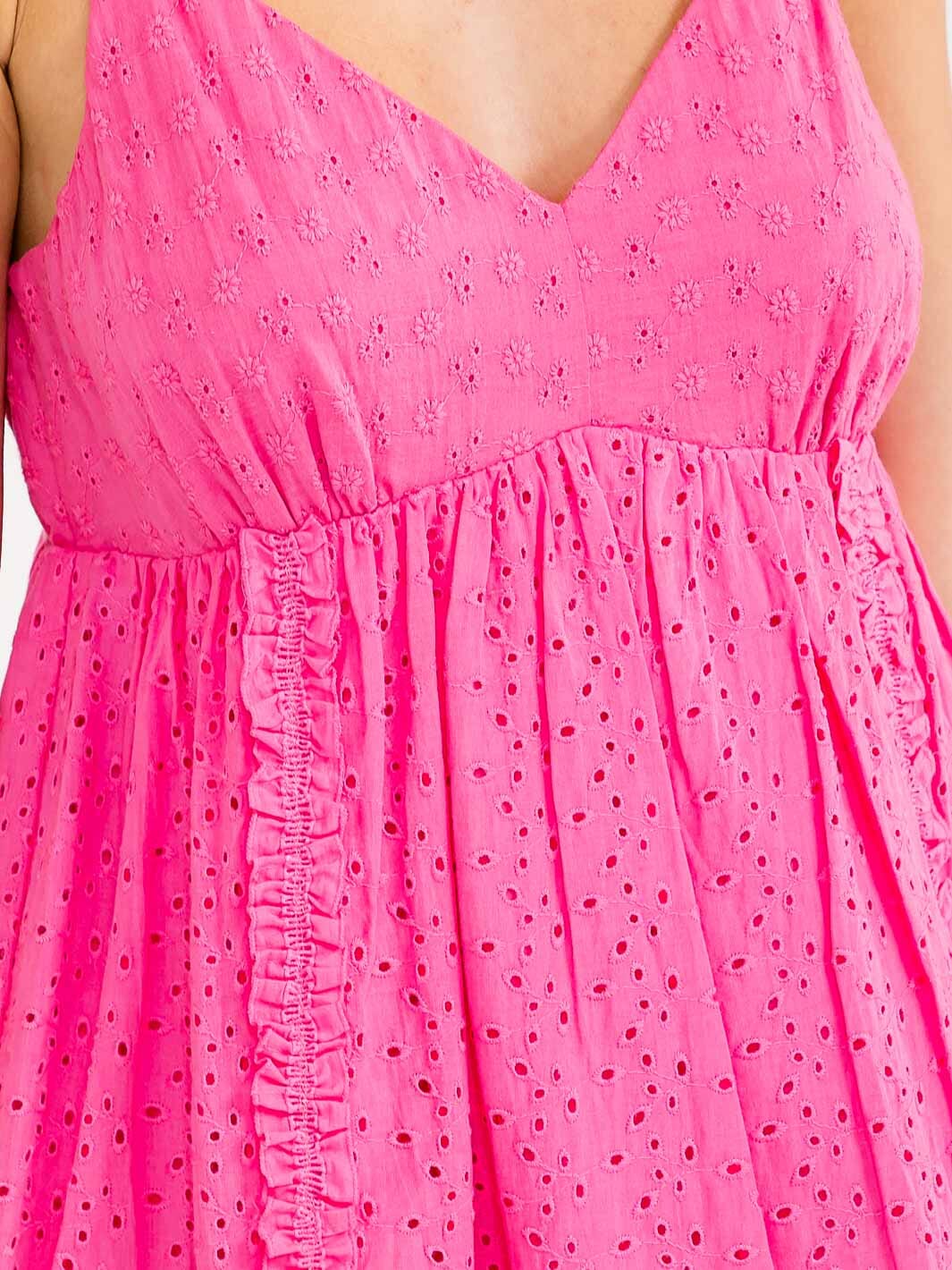 WOMEN'S SLEEVELESS V-NECK ELASTIC WAIST EYELET MINI DRESS