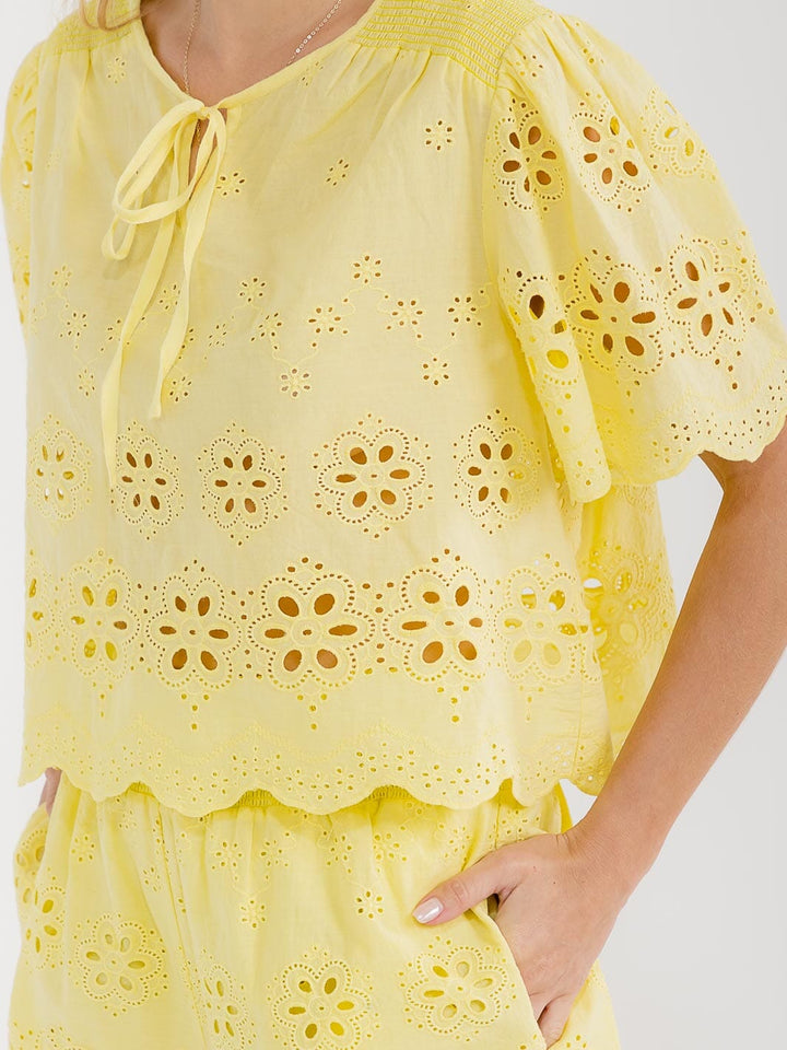 WOMEN'S SHORT SLEEVE BLOUSE & ELASTIC WAIST MINI SHORTS EYELET 2PC. SET