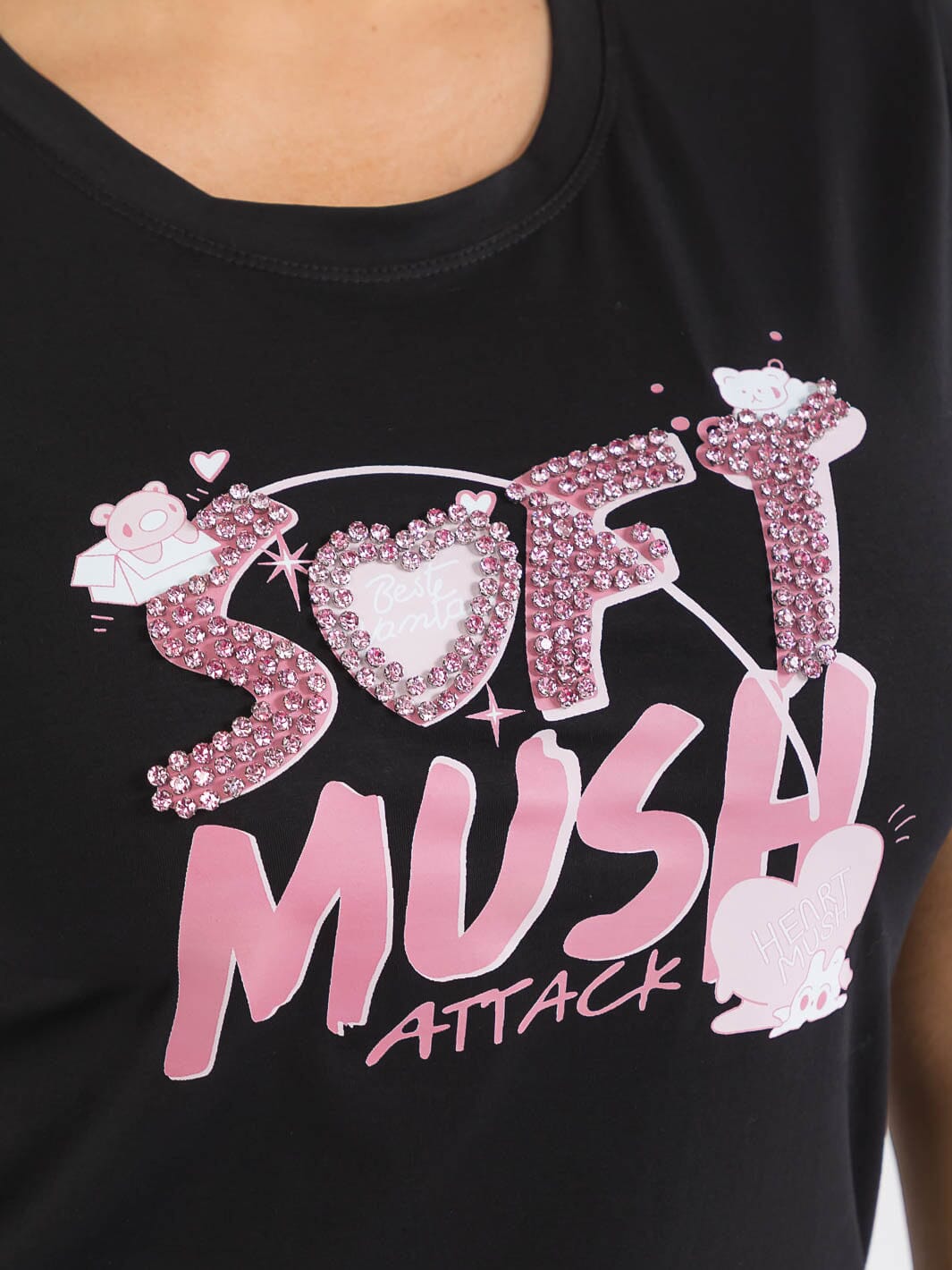 PLUS SIZE SHORT SLEEVE GRAPHIC STUDS DETAILED TOP