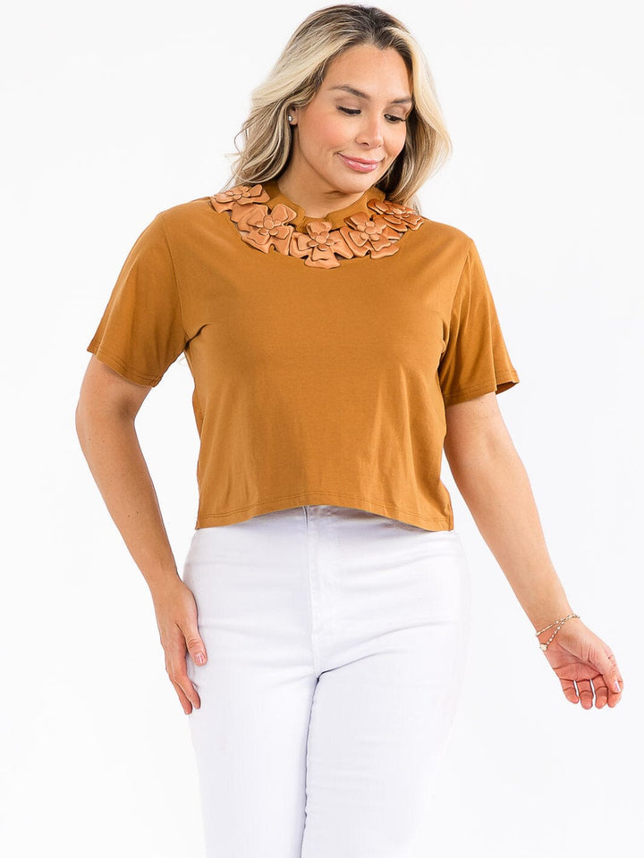 PLUS SIZE SHORT SLEEVE FLOWER NECK DETAILED BLOUSE