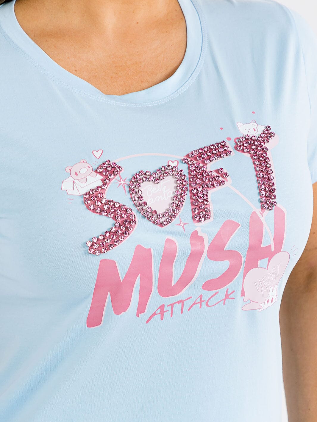 PLUS SIZE SHORT SLEEVE GRAPHIC STUDS DETAILED TOP