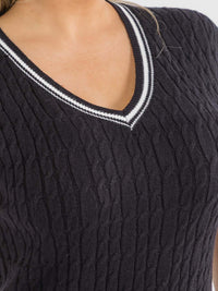 PLUS SIZE SLEEVELESS V-NECK CABLE KNIT SWEATER VEST