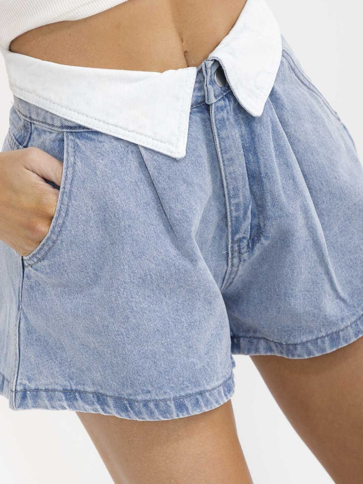 WOMEN'S BUTTON CLOSURE POCKETS DENIM MINI SHORTS