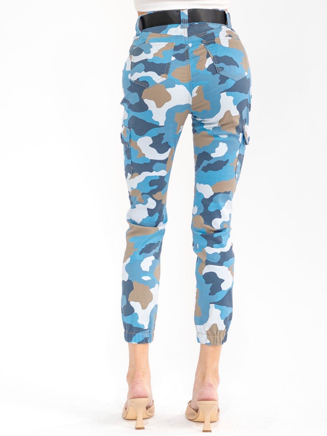 WOMEN'S BUTTON CLOSURE BELTED POCKETS CAMO PRINT JOGGER DENIM PANTS