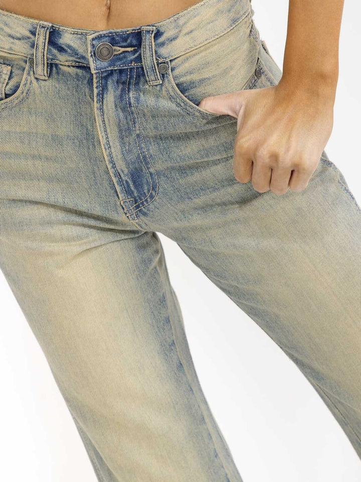 WOMEN'S BUTTON CLOSURE STRAIGHT LEG VINTAGE WASHED DENIM PANTS