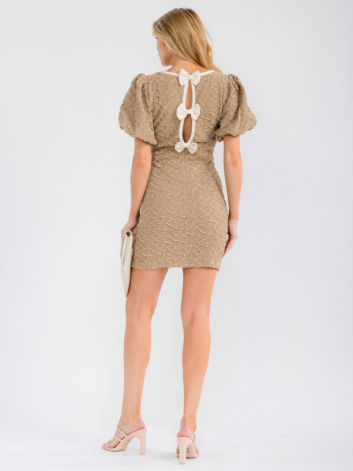 WOMEN'S SHORT PUFF SLEEVE OPEN BACK DETAILED BODYCON MINI DRESS