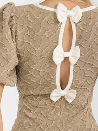 WOMEN'S SHORT PUFF SLEEVE OPEN BACK DETAILED BODYCON MINI DRESS