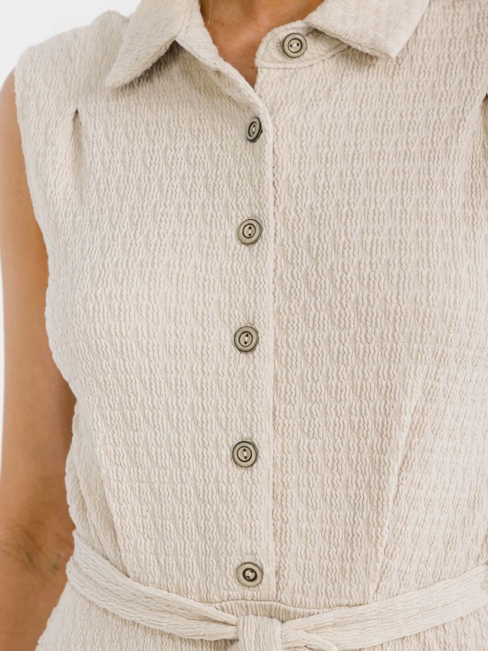 WOMEN'S SLEEVELESS BUTTON UP SELF TIE MINI DRESS