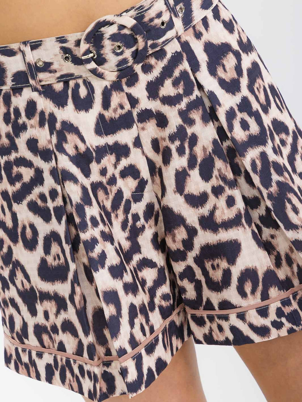 WOMEN'S BUTTON CLOSURE POCKETS BELTED ANIMAL PRINT MINI SHORTS
