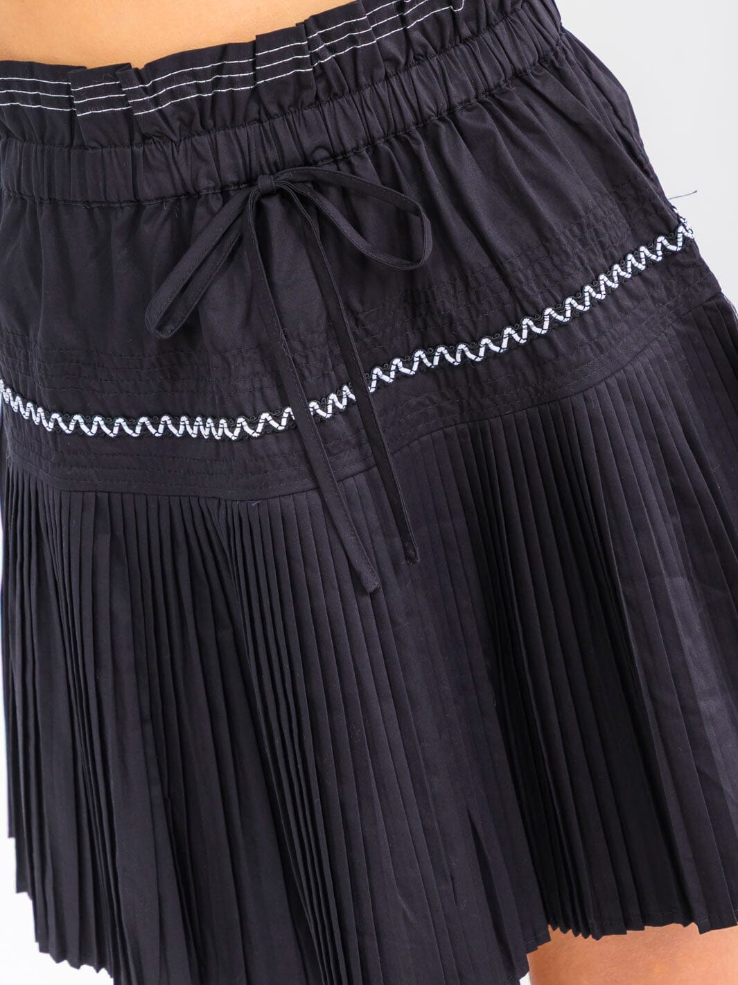 WOMEN'S ELASTIC WAIST PLEATED MINI SKIRT