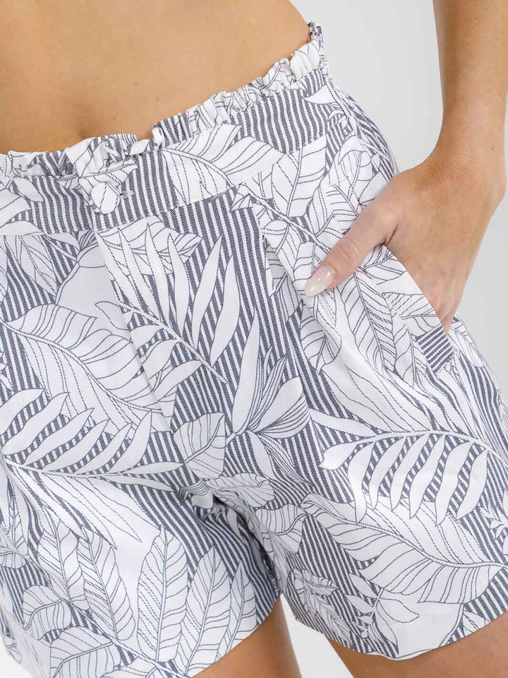 WOMEN'S BUTTON CLOSURE LEAFT PRINT MINI SHORTS