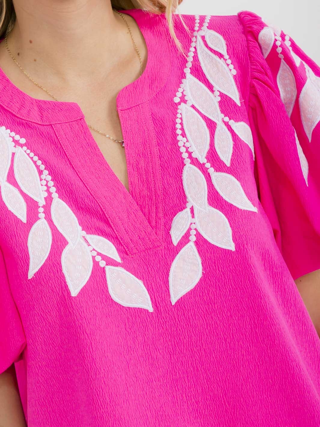 WOMEN'S SHORT PUFF SLEEVE V-NECK EMBROIDERY LEAF BLOUSE