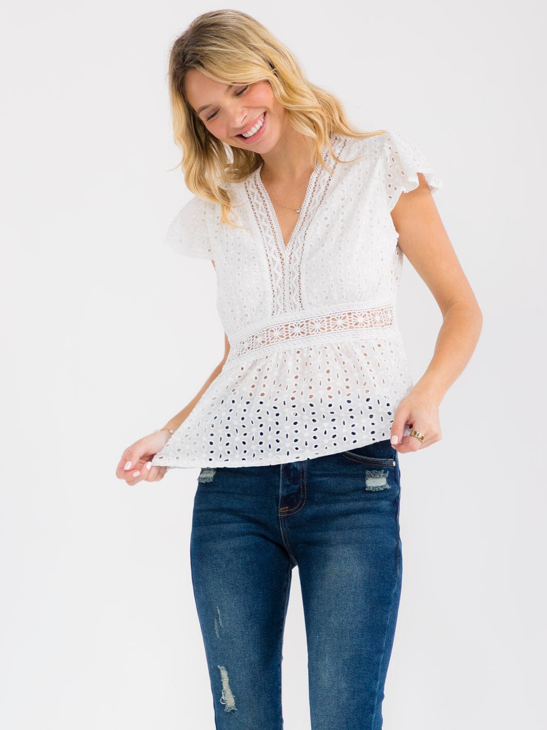 WOMEN'S SHORT SLEEVE V-NECK RUFFLE EYELET TOP