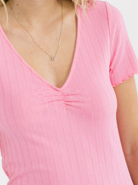 WOMEN'S SHORT SLEEVE V-NECK RUCHED RIBBED BLOUSE