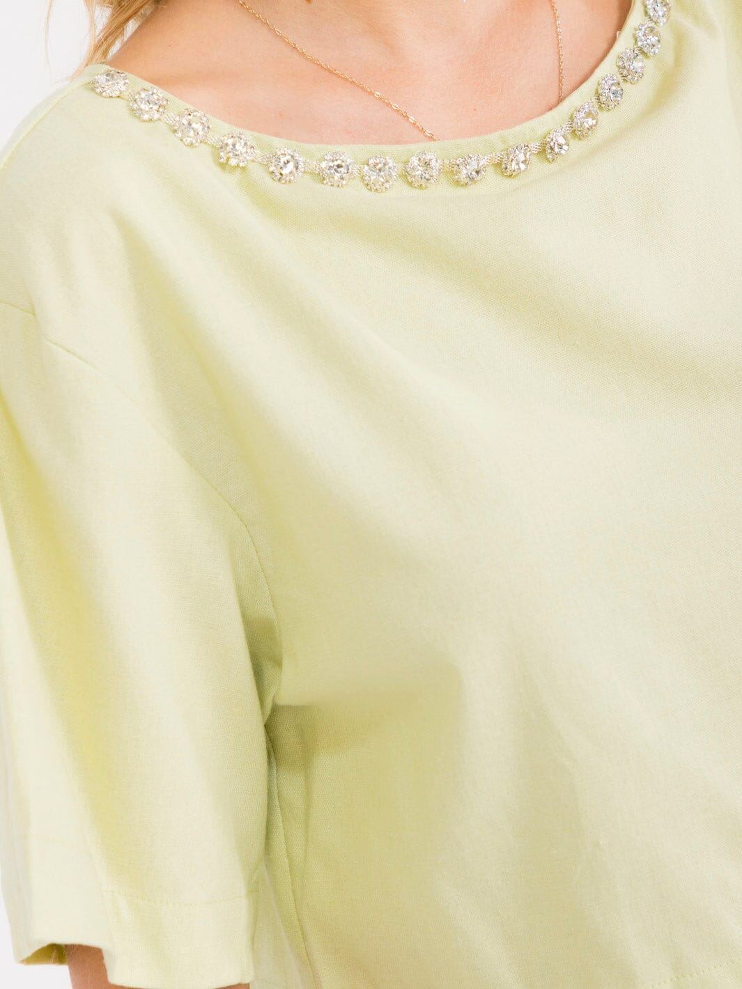 WOMEN'S SHORT SLEEVE STUDS NECK TRIM BACK BUTTON UP LINEN BLOUSE