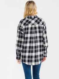 WOMEN'S LONG SLEEVE BUTTON UP FRONT POCKETS PLAID SHIRT