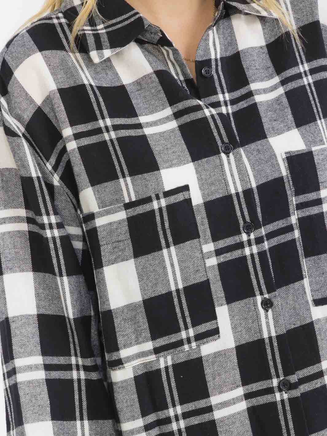WOMEN'S LONG SLEEVE BUTTON UP FRONT POCKETS PLAID SHIRT