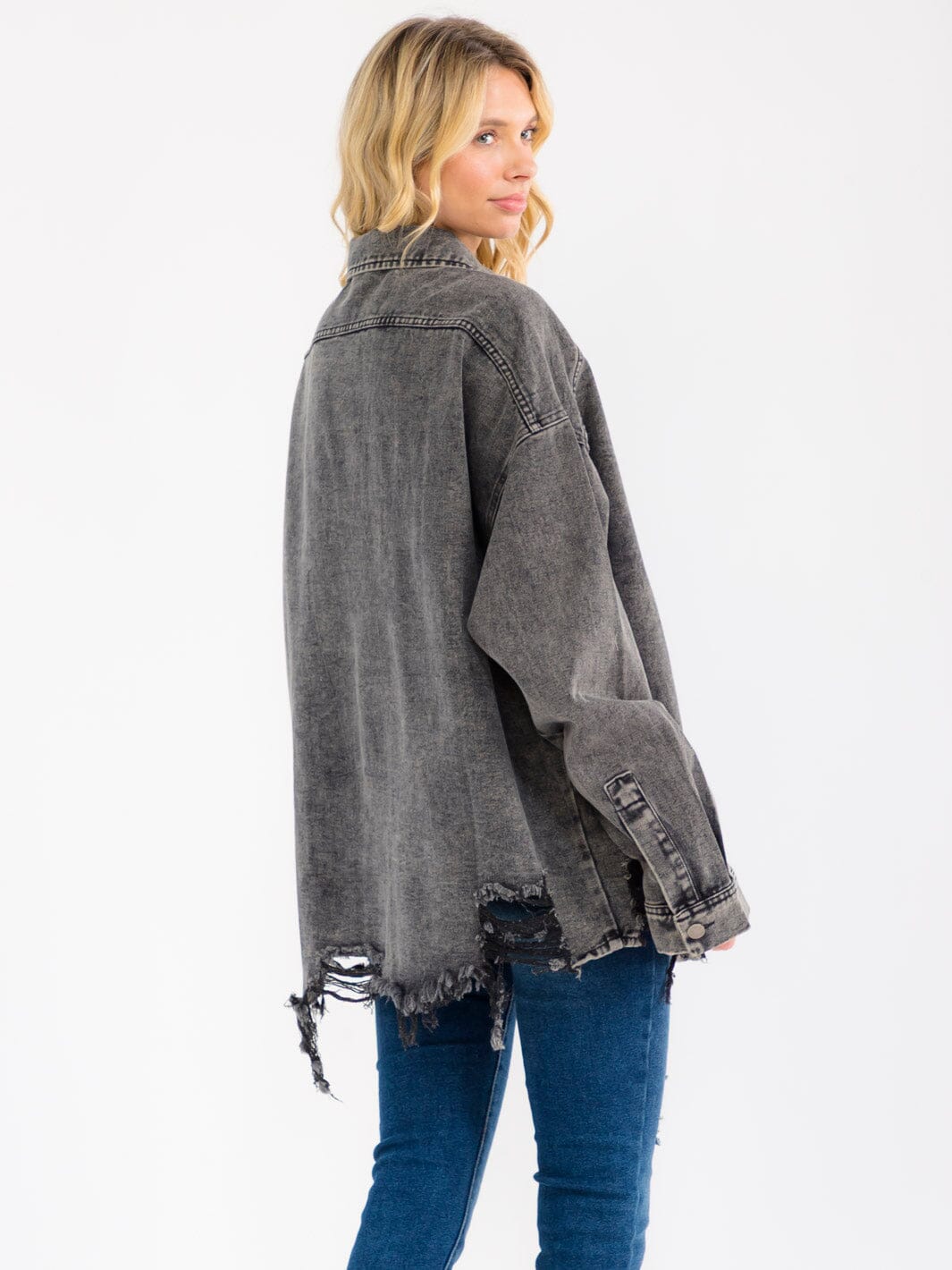 WOMEN'S LONG SLEEVE BUTTON UP DISTRESS TRIM OVERSIZED DENIM WASHED JACKET