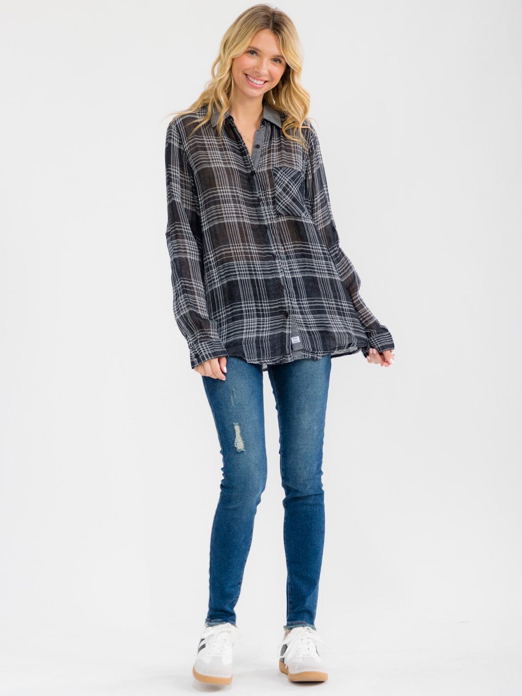 WOMEN'S LONG SLEEVE BUTTON UP FRONT POCKET PLAID SHIRT
