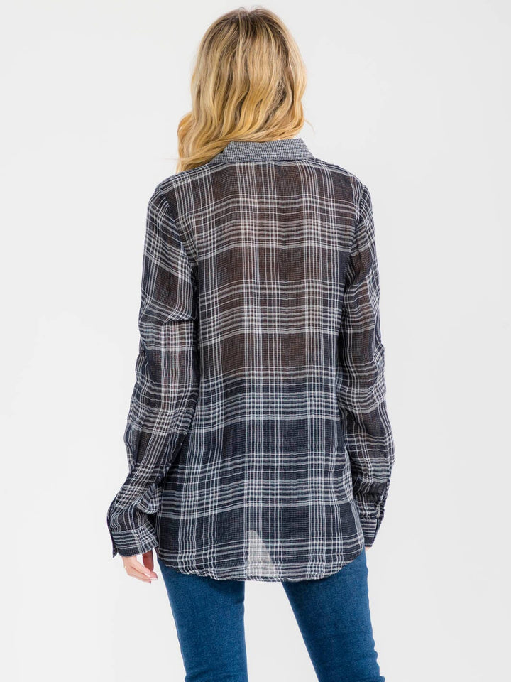 WOMEN'S LONG SLEEVE BUTTON UP FRONT POCKET PLAID SHIRT