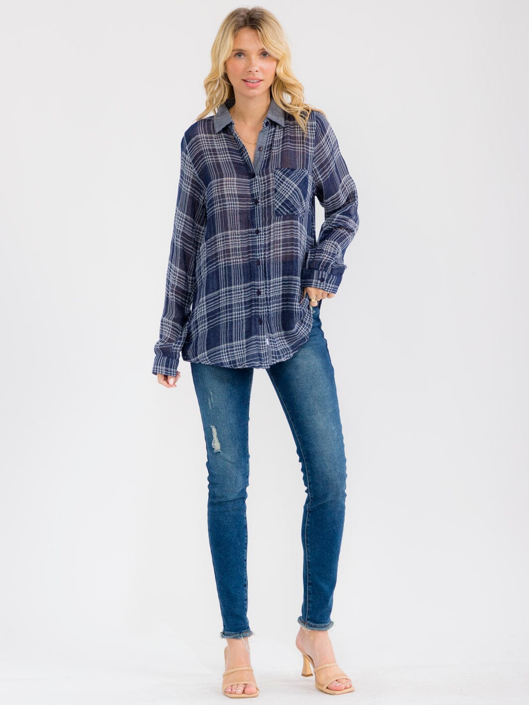 WOMEN'S LONG SLEEVE BUTTON UP FRONT POCKET PLAID SHIRT