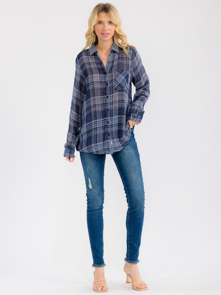 WOMEN'S LONG SLEEVE BUTTON UP FRONT POCKET PLAID SHIRT