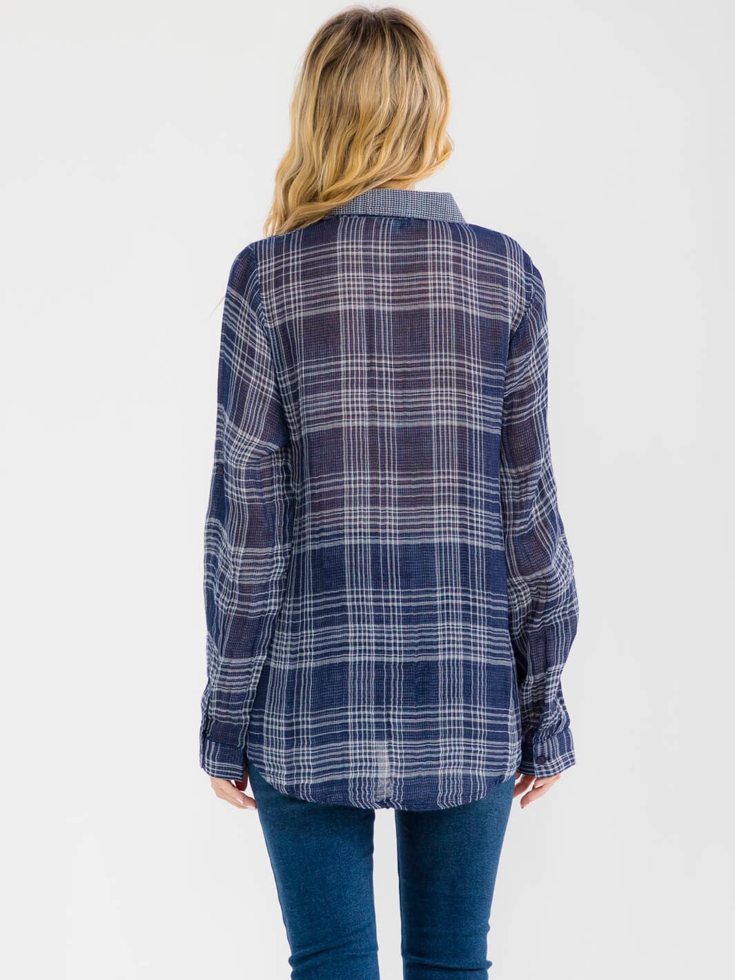 WOMEN'S LONG SLEEVE BUTTON UP FRONT POCKET PLAID SHIRT
