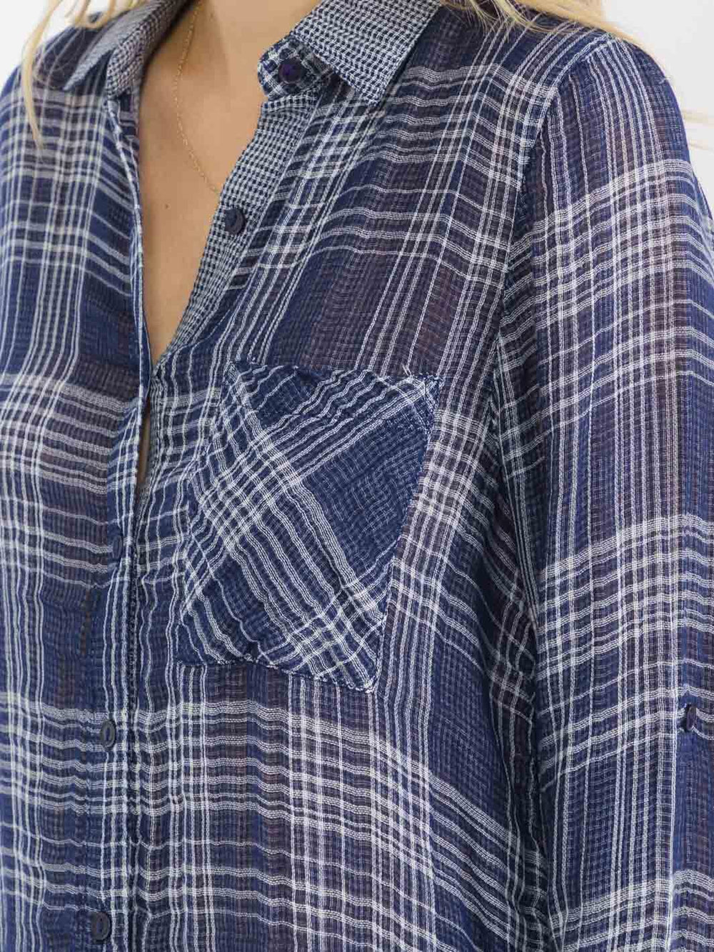 WOMEN'S LONG SLEEVE BUTTON UP FRONT POCKET PLAID SHIRT