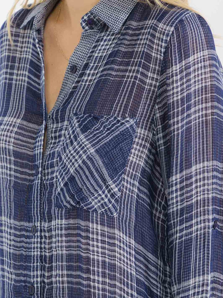 WOMEN'S LONG SLEEVE BUTTON UP FRONT POCKET PLAID SHIRT