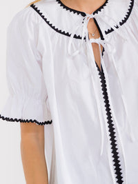 WOMEN'S SHORT SLEEVE V-NECK EMBROIDERY TRIM BLOUSE