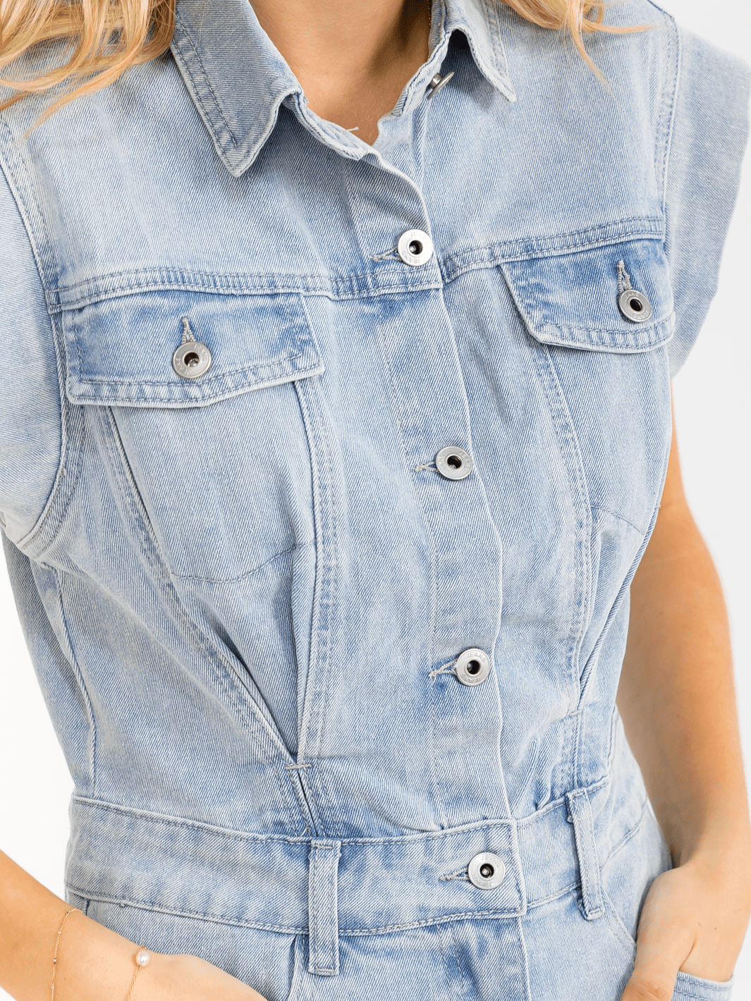 WOMEN'S SLEEVELESS BUTTON UP POCKETS WASHED DISTRESS DENIM MINI DRESS