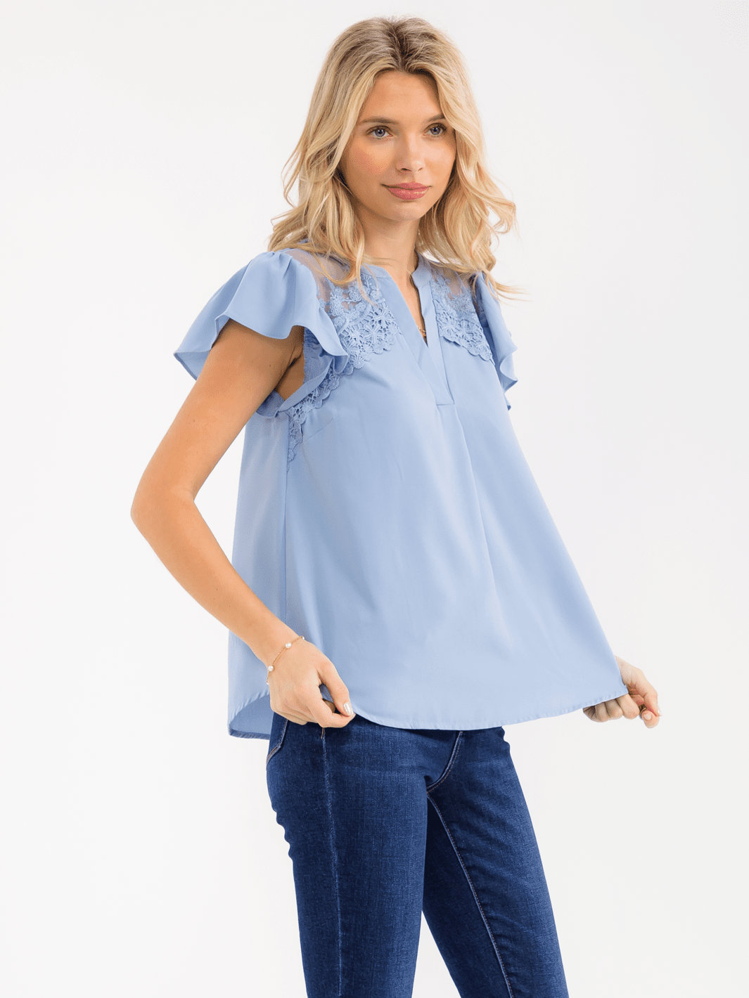 WOMEN'S SHORT RUFFLE SLEEVE V-NECK CROCHET DETAILED BLOUSE