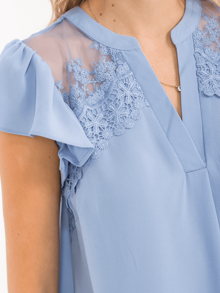 WOMEN'S SHORT RUFFLE SLEEVE V-NECK CROCHET DETAILED BLOUSE