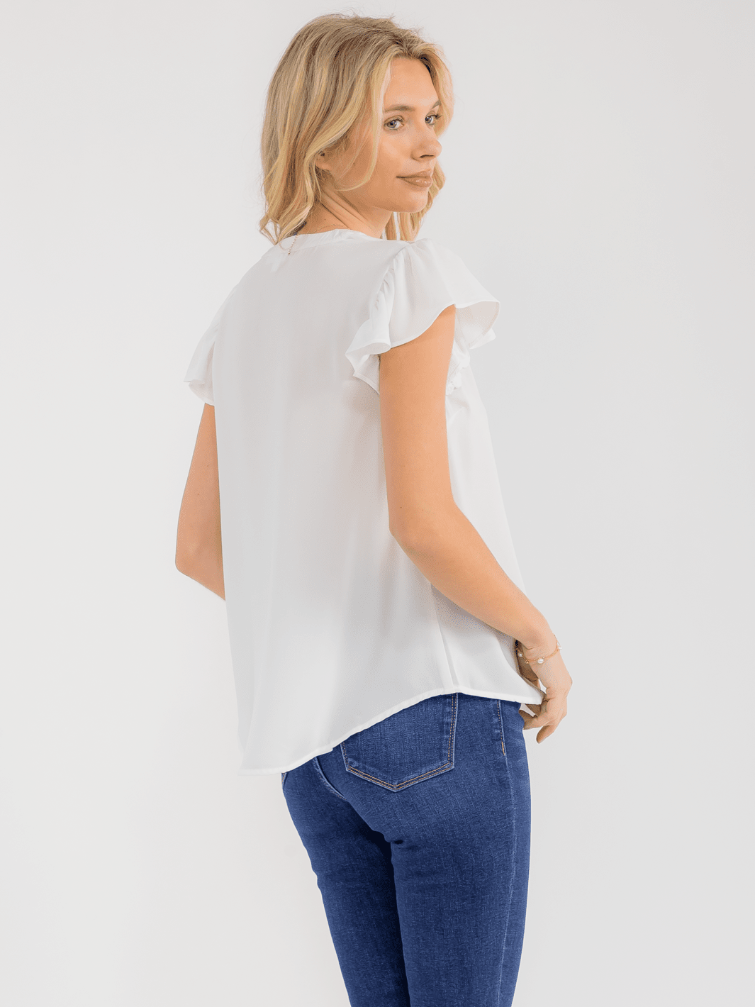 WOMEN'S SHORT RUFFLE SLEEVE V-NECK CROCHET DETAILED BLOUSE